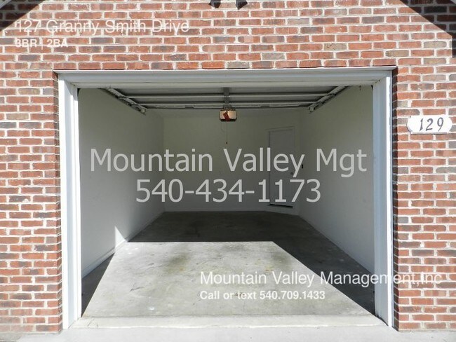 Building Photo - 127 Granny Smith Dr