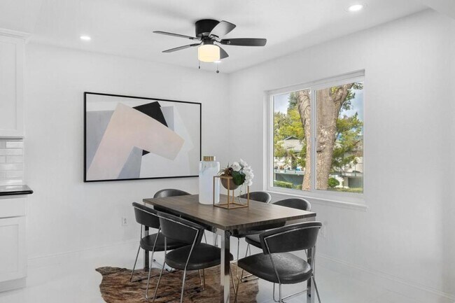 Foto del edificio - 280 Tradewinds Dr