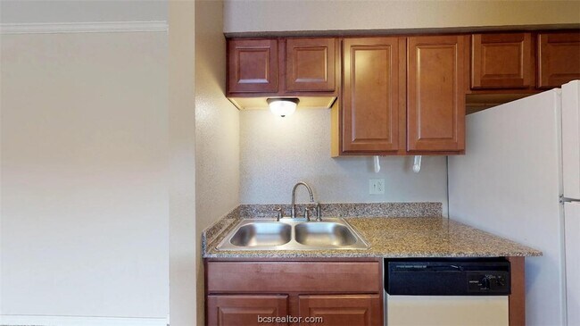 Foto del edificio - 904 University Oaks Blvd