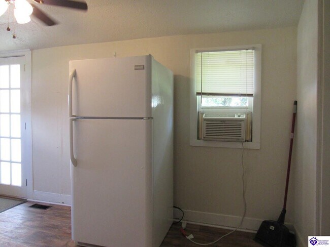 Foto del edificio - 203 W Warfield St