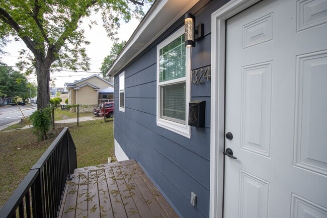 Foto del edificio - Downtown Columbia Renovated 2BR/1BA | Modern Finishes, Prime Location Near Five Points