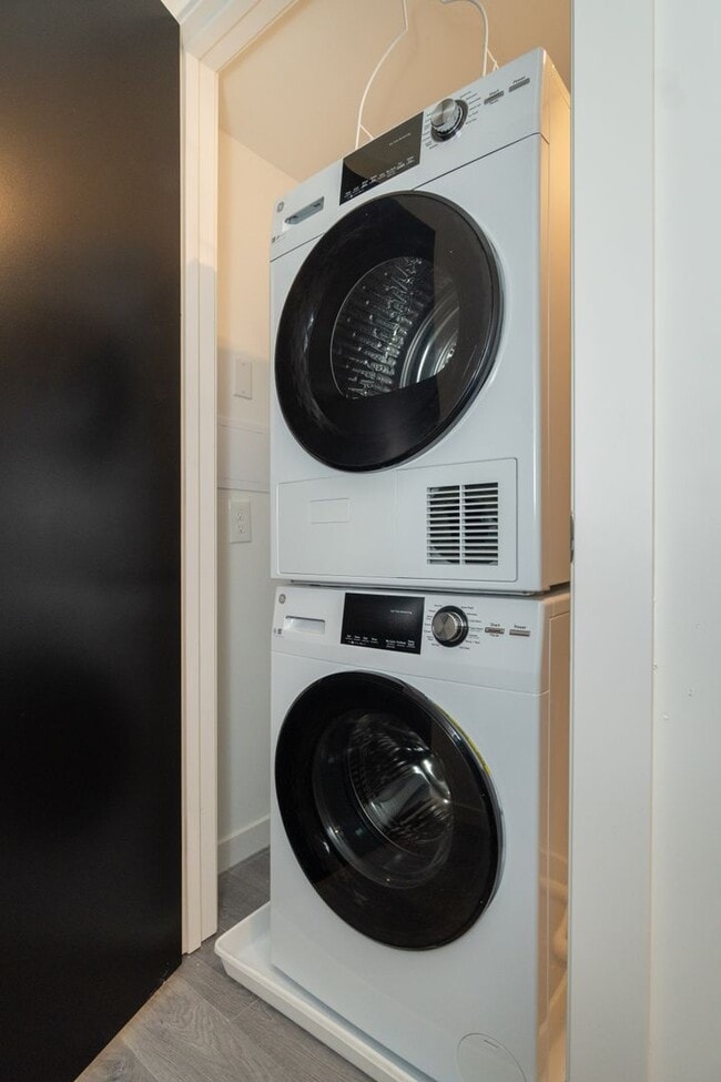 Foto del edificio - 6602 Lansdowne Ave