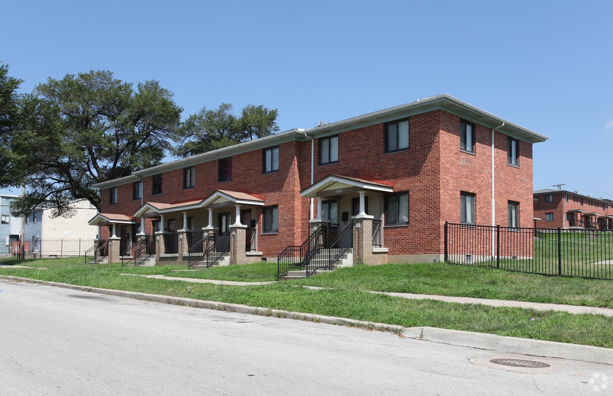 Wayne Miner Court Apartments in Kansas City, MO