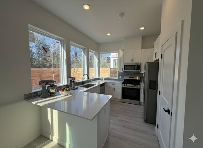 Foto del edificio - 2000 Riverside Farms Rd