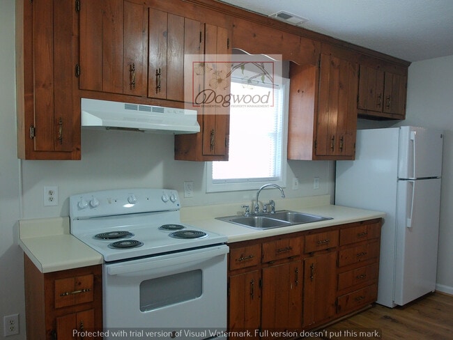 Building Photo - 212 N Kalmia Ave