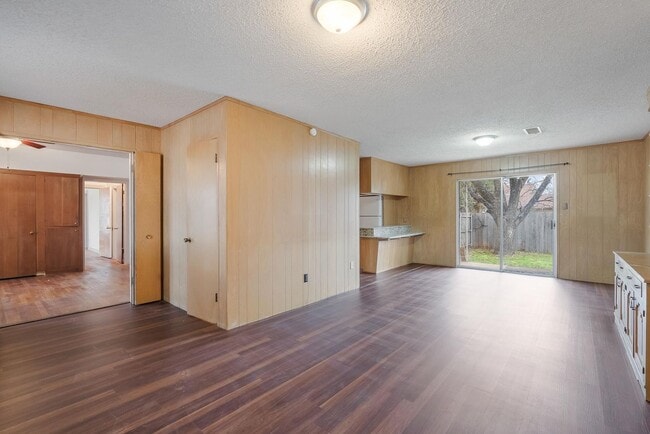 Building Photo - 2202 State St