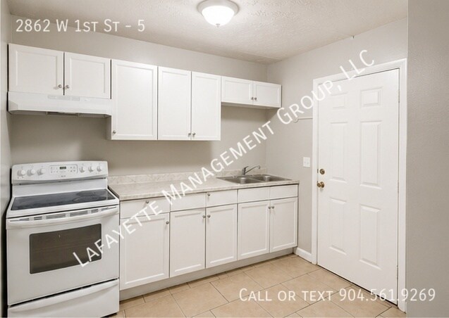Foto del edificio - 2862 W 1st St