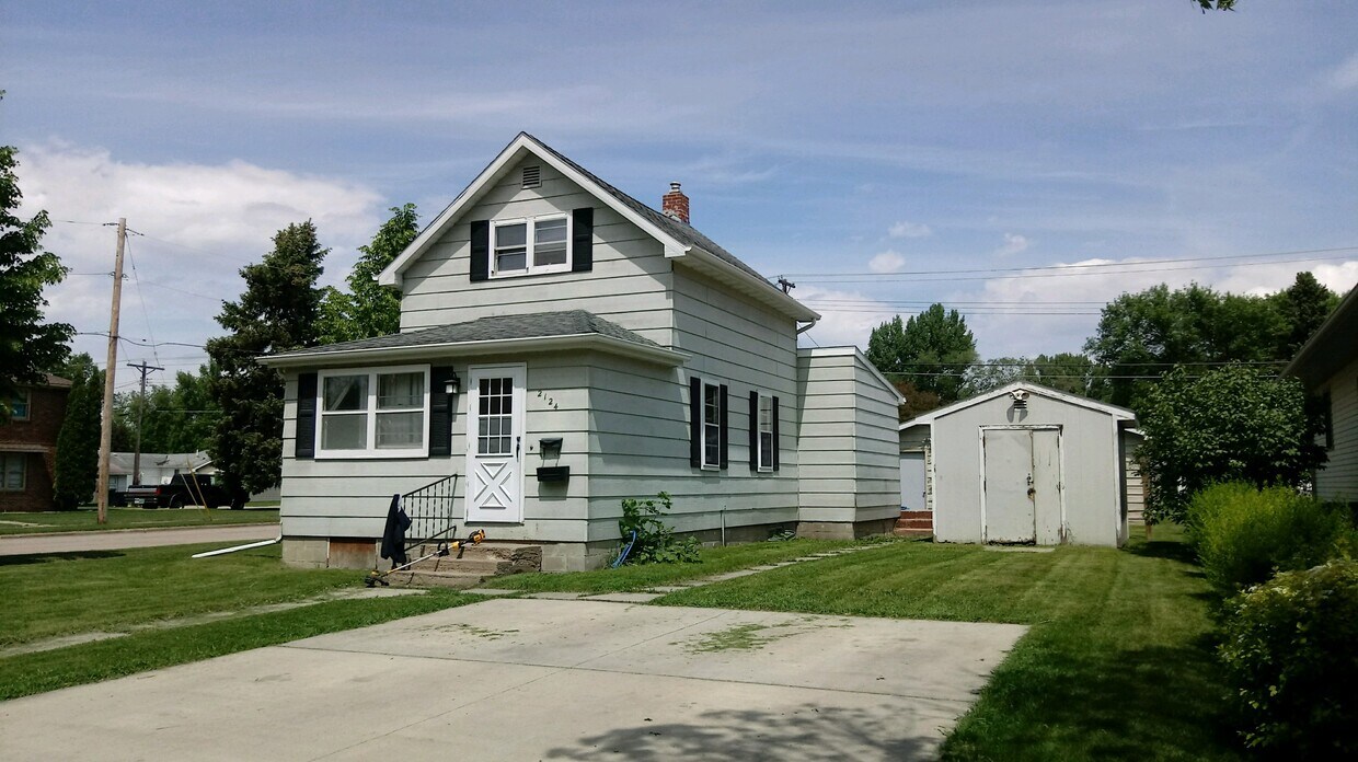 2124 9th Ave, Grand Forks, ND 58203 House Rental in Grand Forks, ND