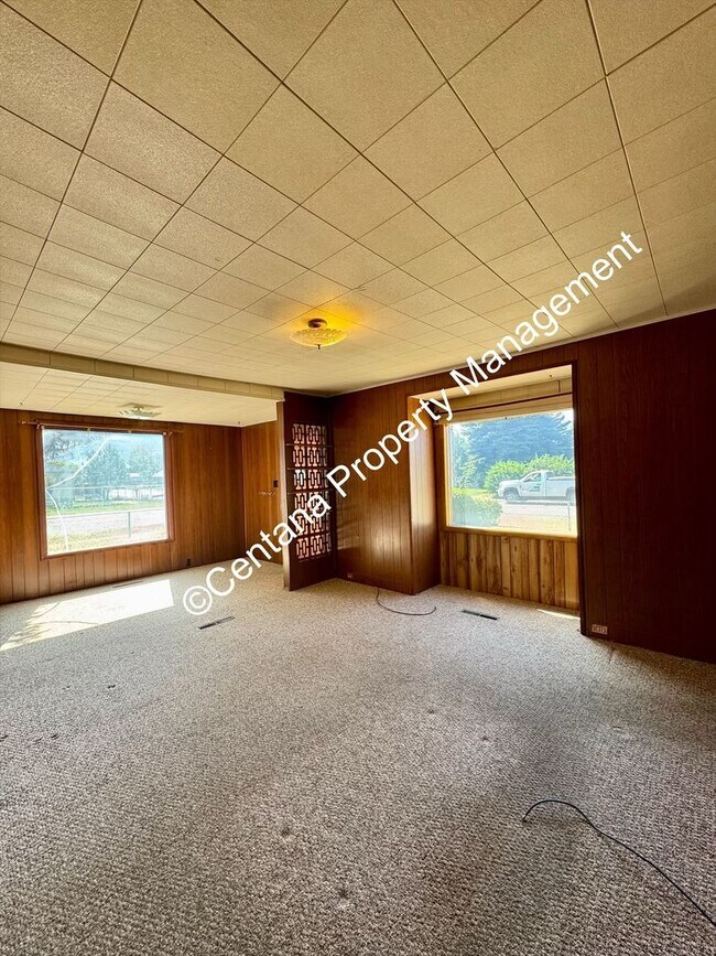 Building Photo - 1 Bed 1 Bath Located in the Flats