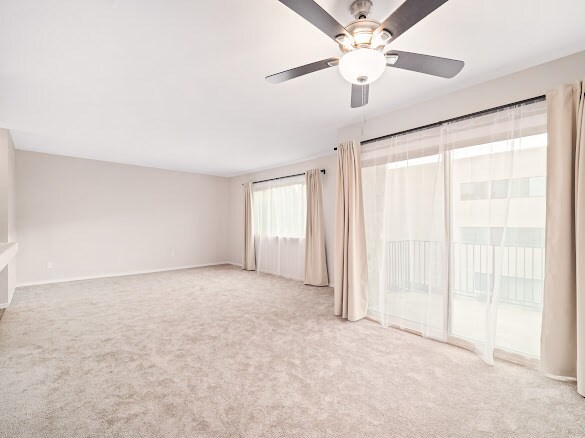 Sala de estar - 6765 Alvarado Rd