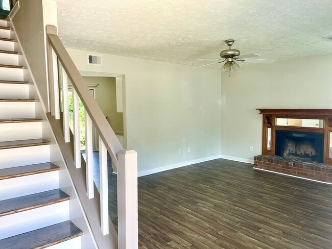 Foto del edificio - Welcome to this charming 2-bedroom, 1.5-ba...