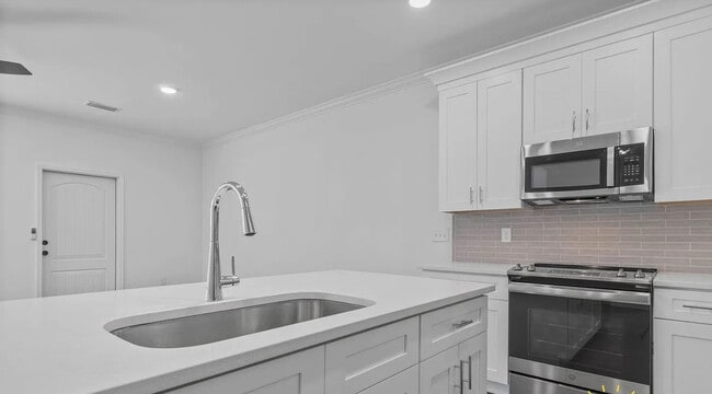 Building Photo - 517 Hill Ln