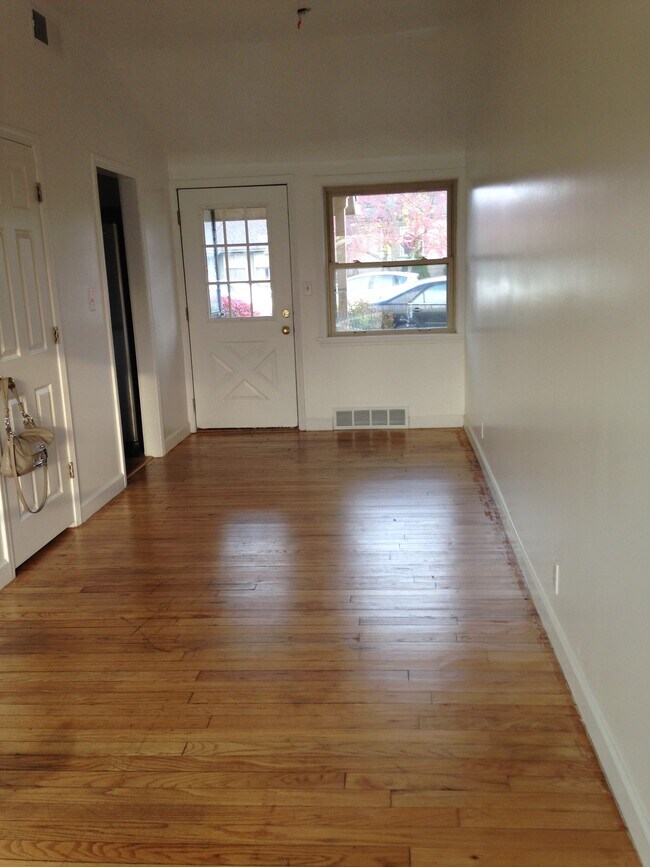 Front entrance inside the condo - 2319 Pittsfield Blvd