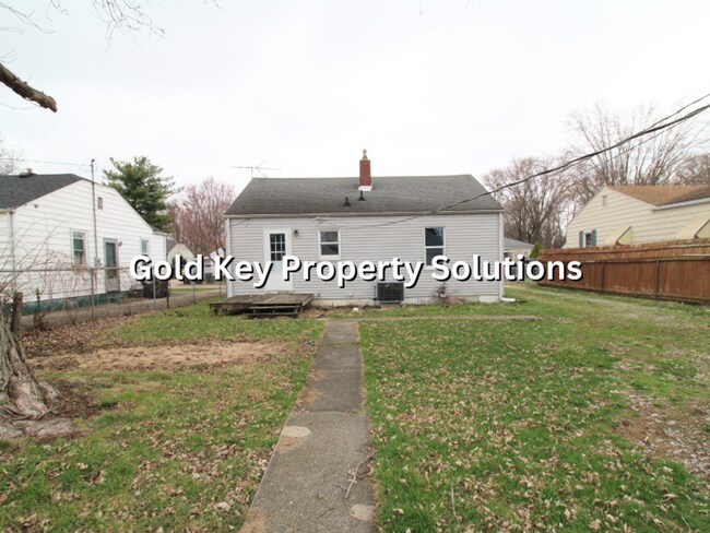 Building Photo - MEADOWBROOK AREA 2 BR 1 BA House with Central Air and Garage (NO SECTION 8)