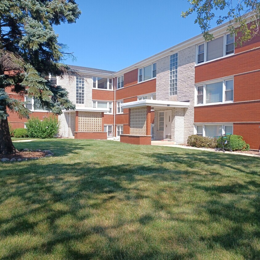 Primary Photo - 4738 W 87th St