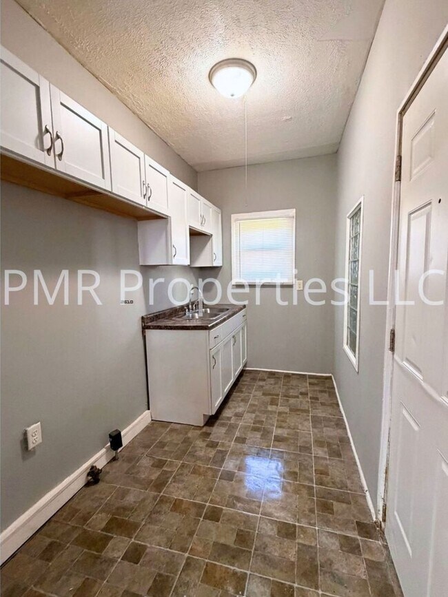 Building Photo - 5922 N 28th Ave