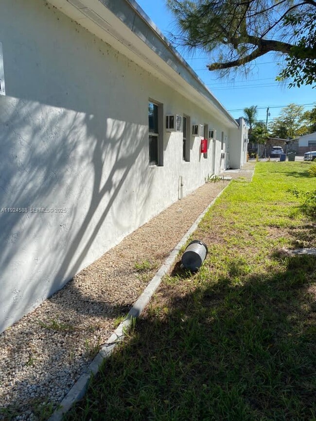 Foto del edificio - 4023 SW 19th St