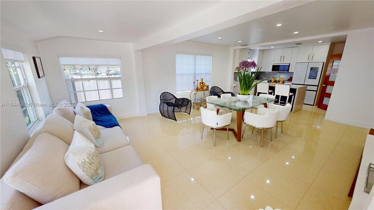 Foto principal - 2981 SW 12th St