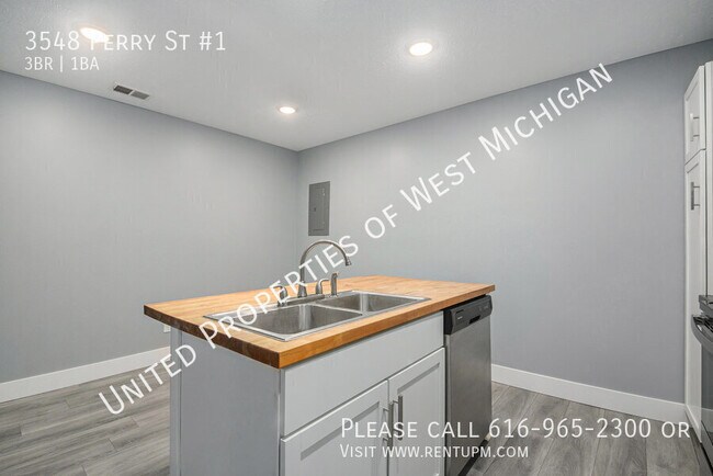 Building Photo - 3548 Perry St