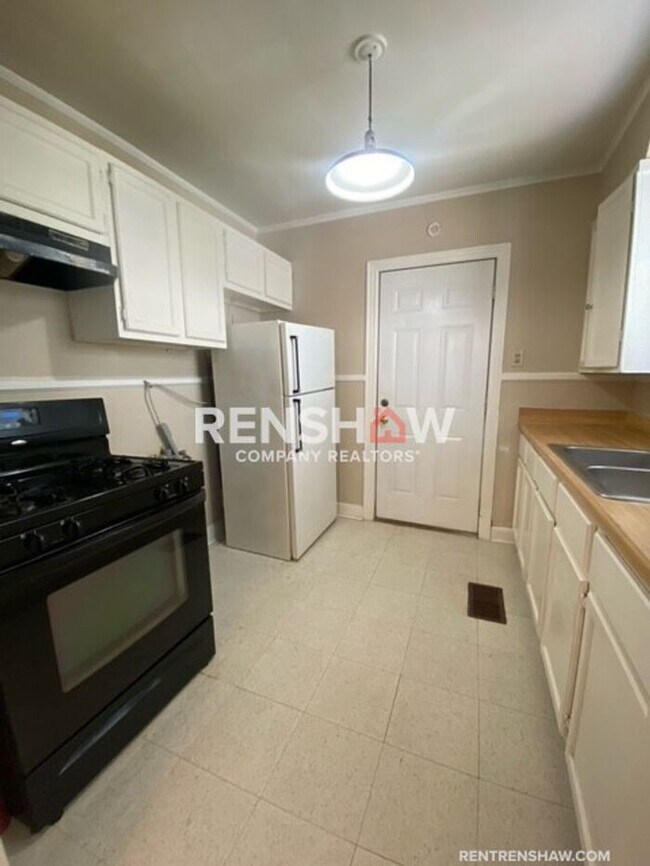 Classic 2/1 In Berclair Now Available For House for Rent in Memphis, TN