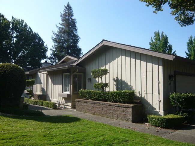 Building Photo - 1844 St George Rd