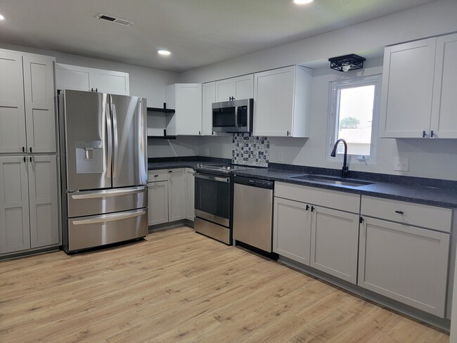 Kitchen - 1511 Kansas Ave