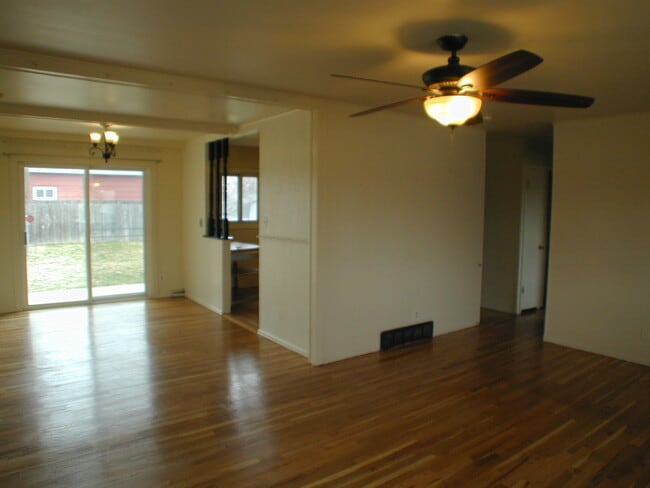 Foto del edificio - House For Lease