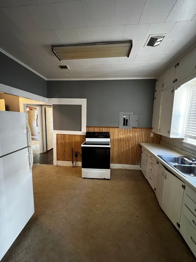 Building Photo - NICE 3 Bed 2 Bath with Bonus Room!