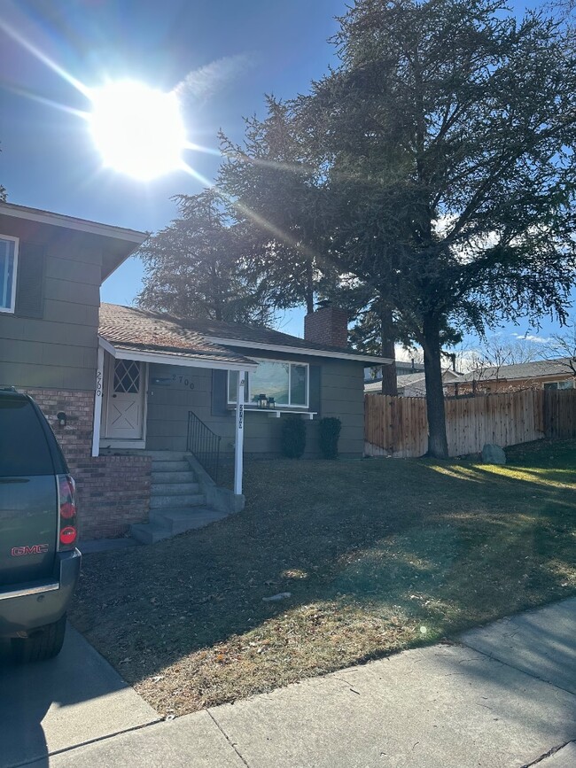 Foto del edificio - 2700 Scholl Dr