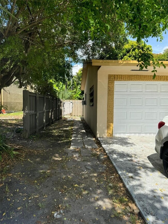 Foto del edificio - 2700 SW 62nd Ave