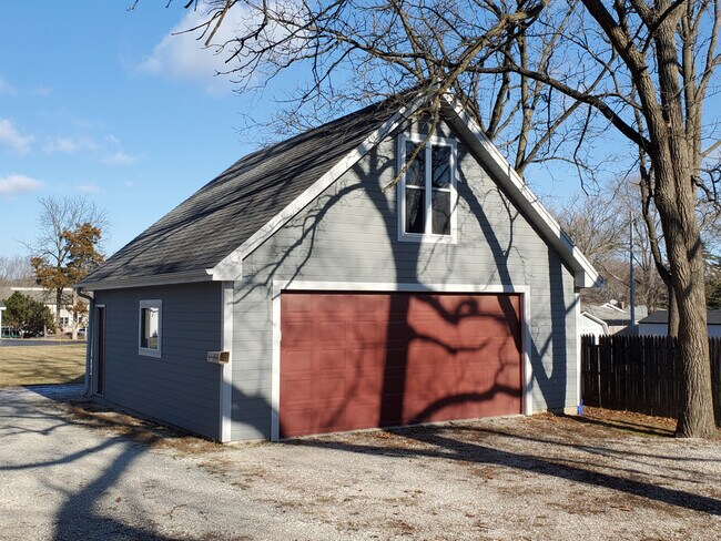 Building Photo - 1404 N 10th Ave