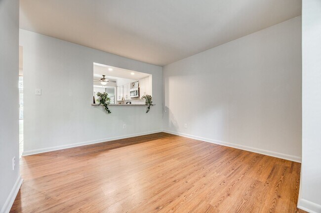 Building Photo - Great Condo in River HIlls!