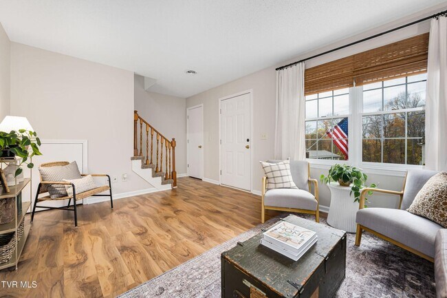 Foto del edificio - 2 Bdrm / 1.5 Bath Townhouse in Johnson City - Near ETSU, JCMC & VA