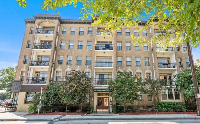 Building Photo - 2902 Porter St NW