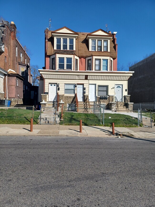 Foto del edificio - 5719 N Park Ave