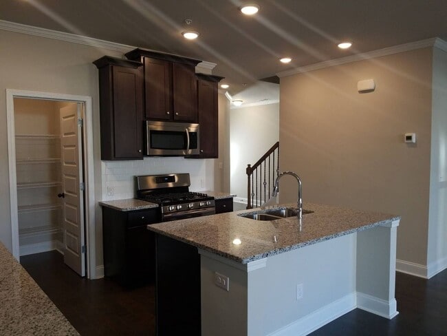 Photo - Single Family 3 Bedroom Townhome in Woodstock!