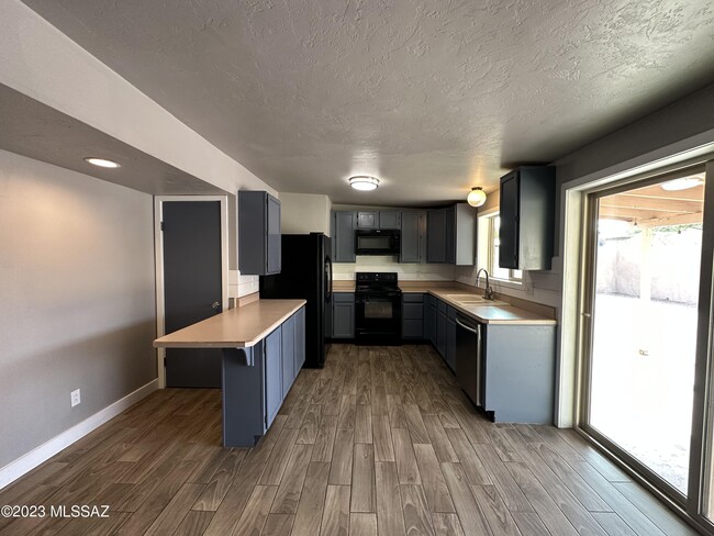 Building Photo - 7032 N Northlight Dr