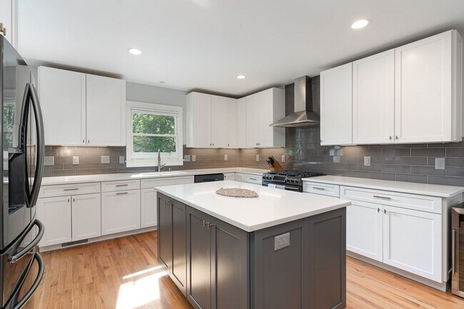 Foto del edificio - 219 Northwood Cir