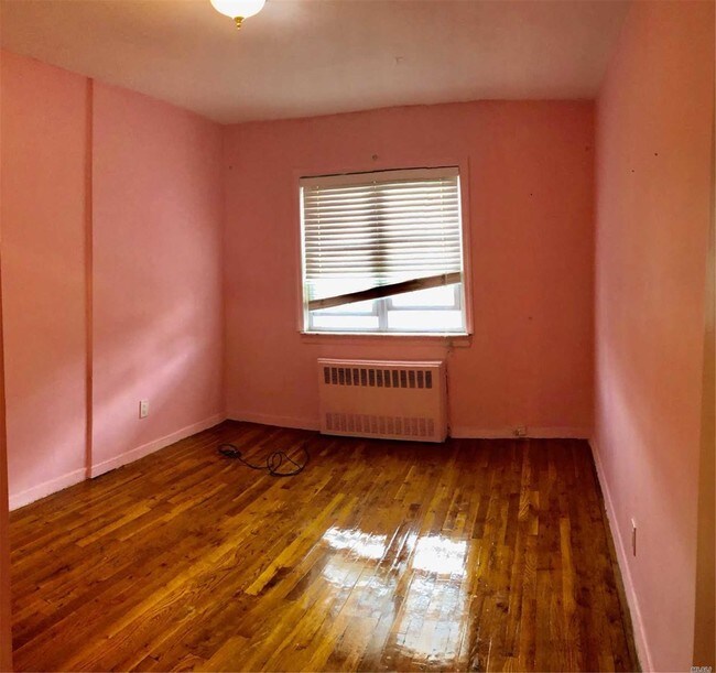 Building Photo - 78-04 Parsons Blvd