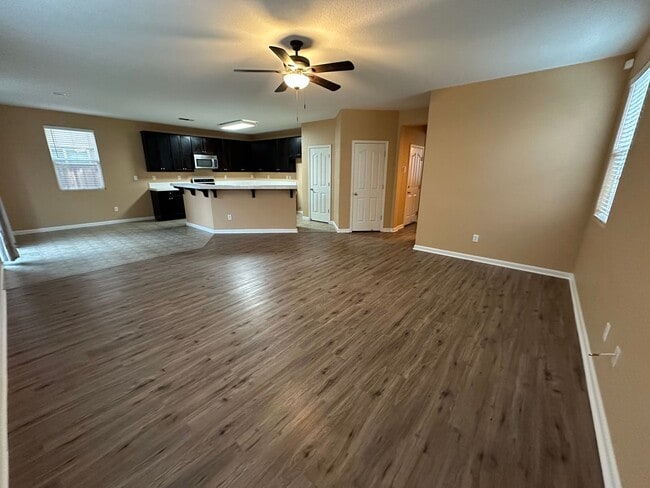 Foto del edificio - Beautiful 4 Bedroom, 2.5 Bath Lathrop Home