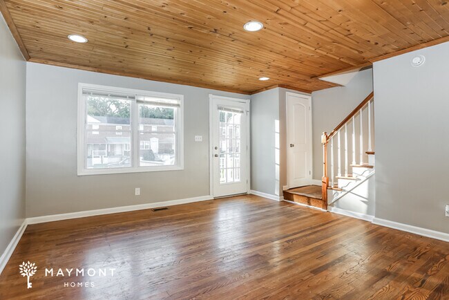 Foto del edificio - Bright End-Unit Townhome