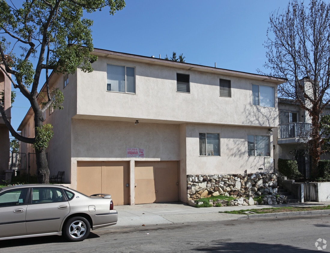 Primary Photo - 2210 Locust Ave