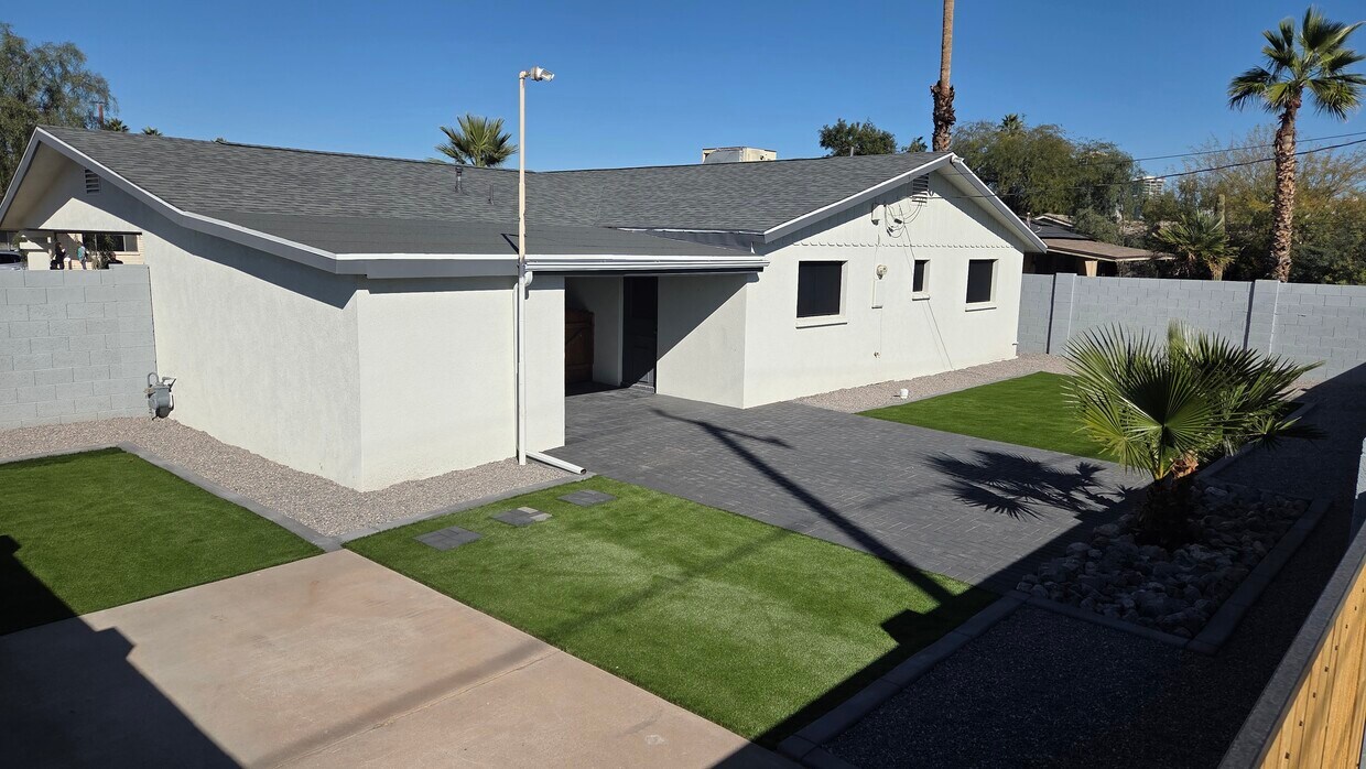 Foto del edificio - 1051 W 9th St