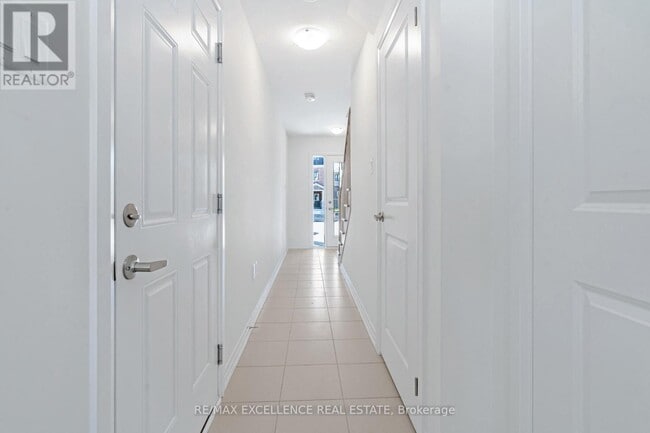 Building Photo - 12 Hine Rd