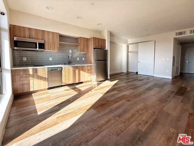 Foto del edificio - 723 S St Andrews Pl