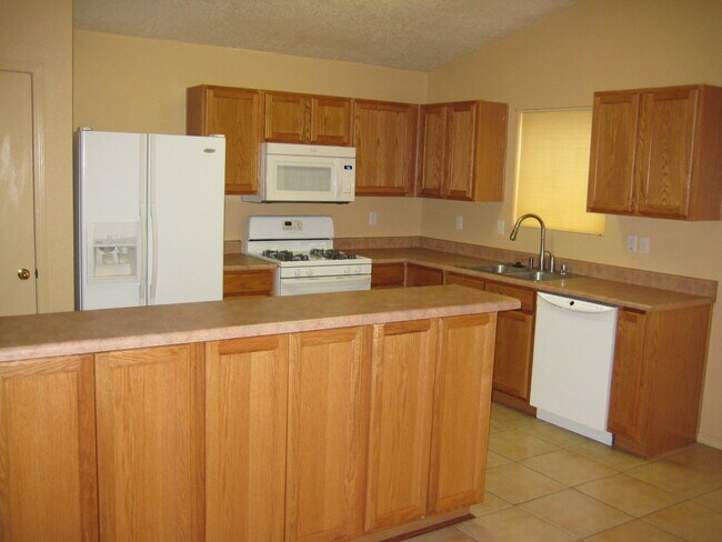 Foto del edificio - Beautiful  4 Bedroom Home