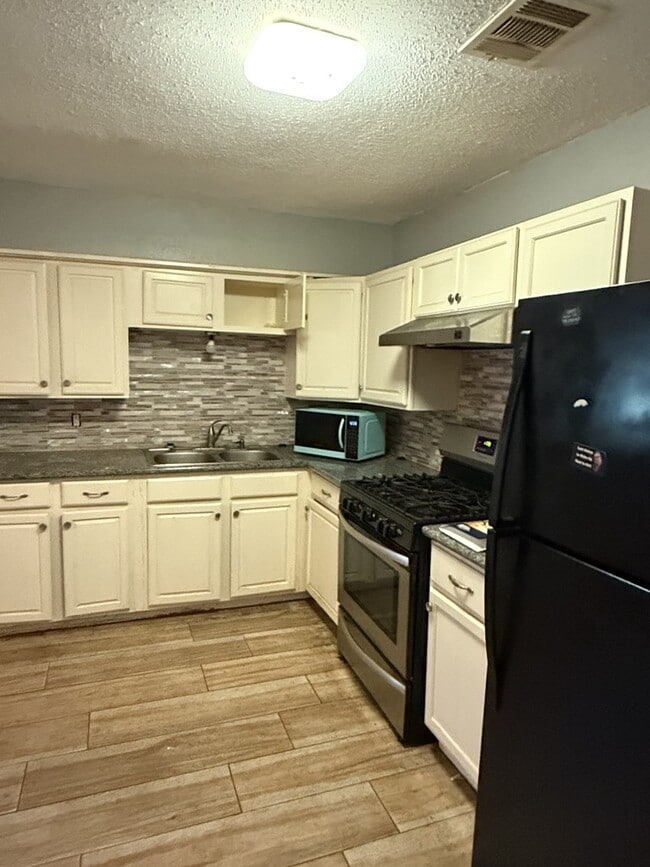 Foto del edificio - 5115 Balkin St