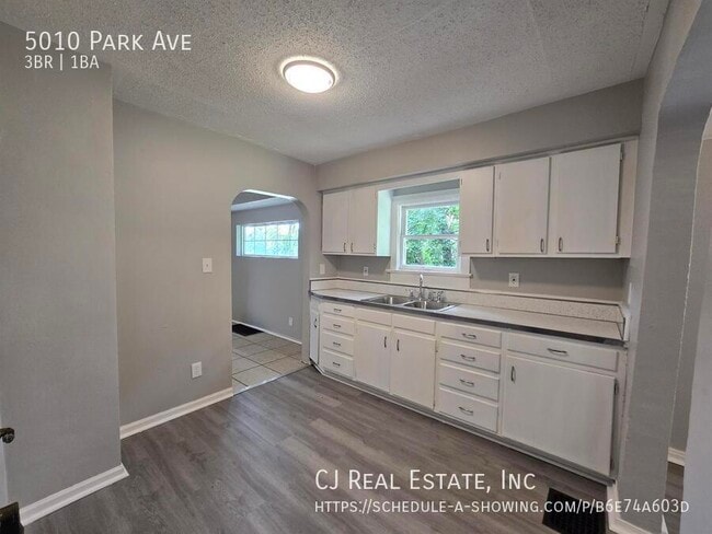 Building Photo - 5010 Park Ave