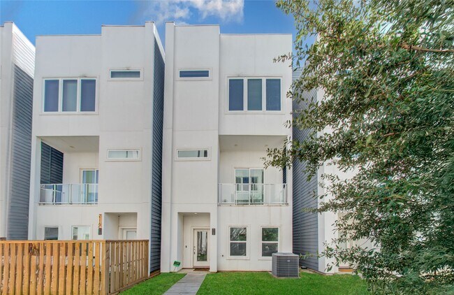 Foto del edificio - 2116 Naomi St