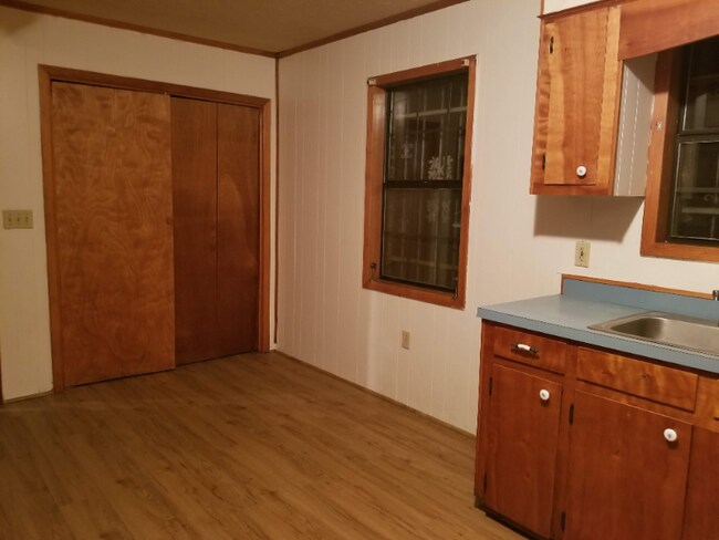 Building Photo - 90 Carol St